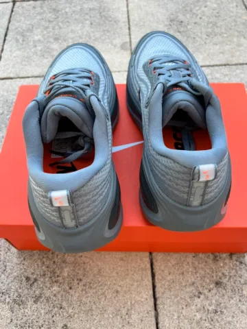 Used Nike Vomero Plus bike — image 5 of 9