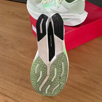 Used New Balance SC Trainer v3 bike — image 4 of 10