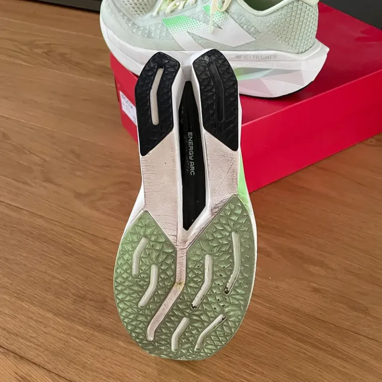 Used New Balance SC Trainer v3 bike — image 4 of 10
