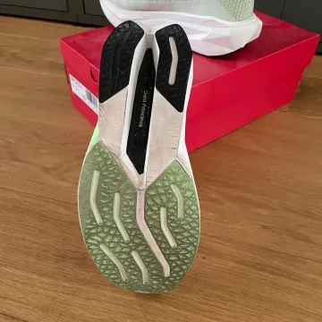Used New Balance SC Trainer v3 bike — image 3 of 10