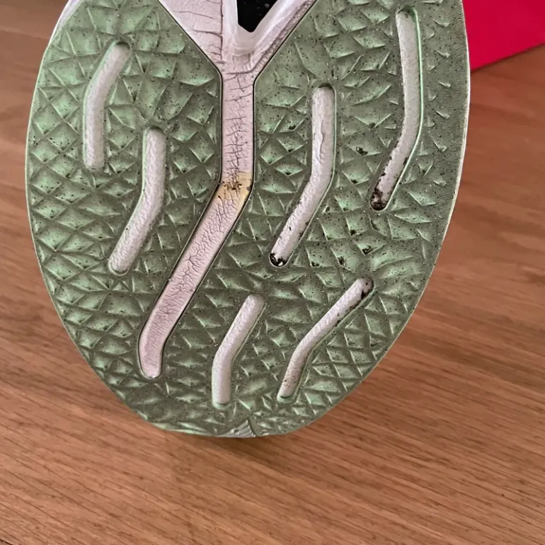 Used New Balance SC Trainer v3 bike — image 5 of 10