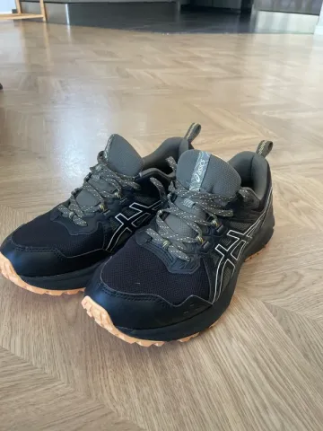Brugt Orange Asics Running Shoes bike — billede 1 af 3