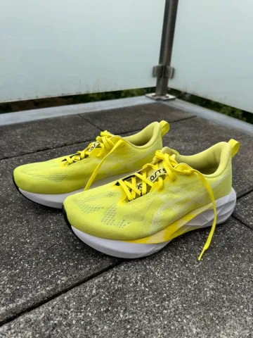 Brugt Asics Novablast 5 bike — billede 1 af 6