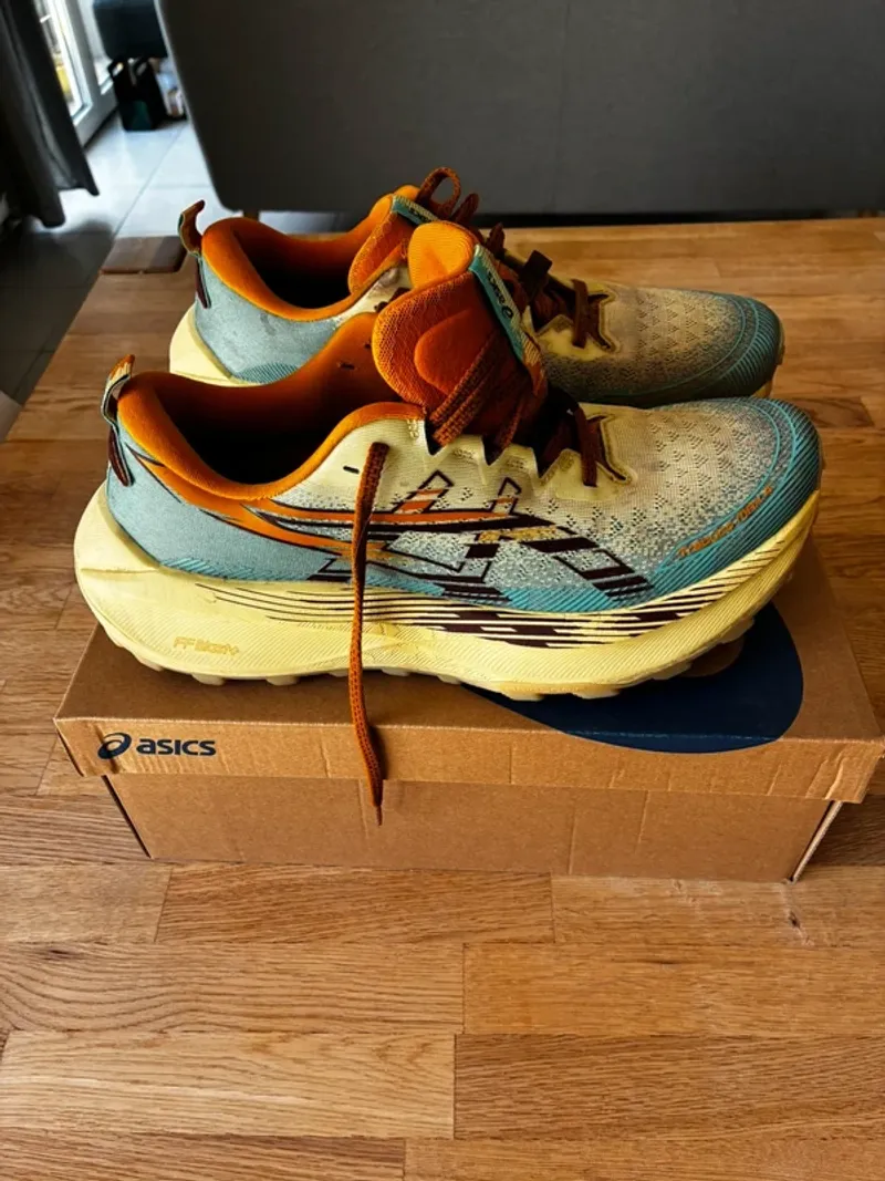 Used Asics Trabuco Max 4 Running Shoes
