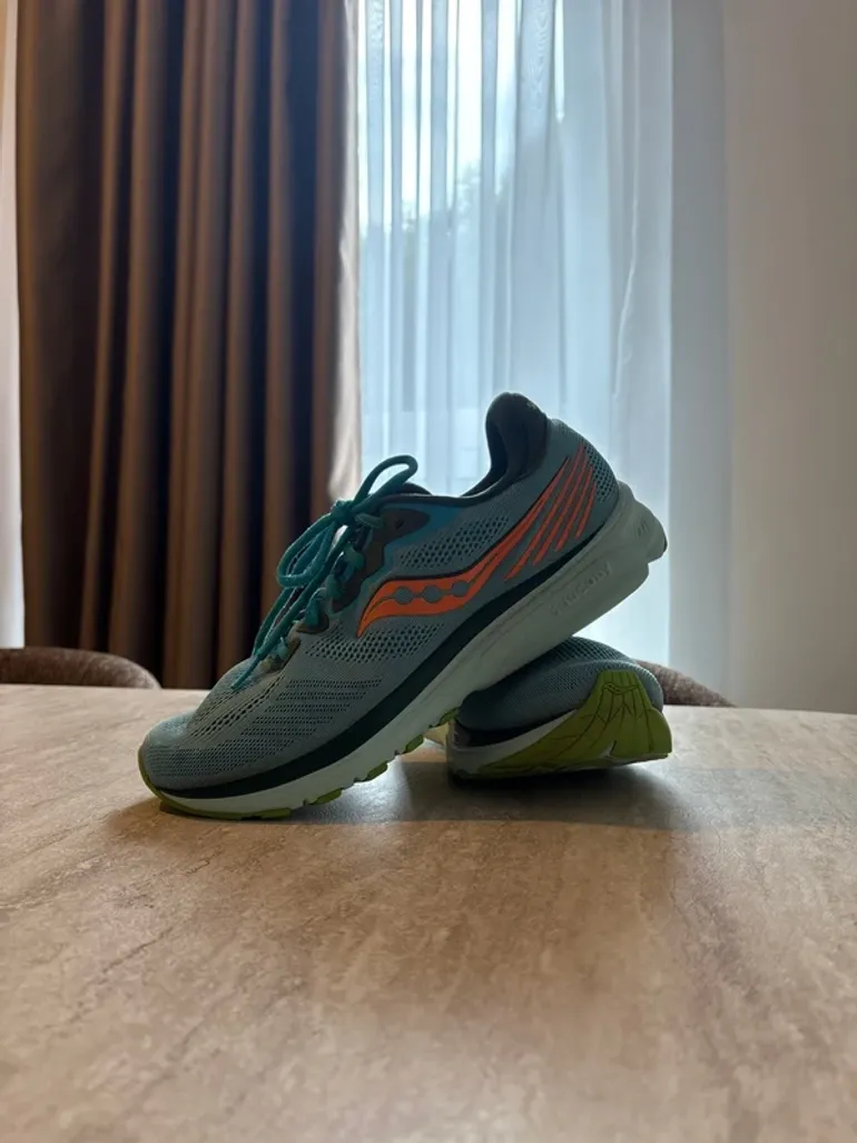 Used Saucony Running Shoes bike — image 7 of 8
