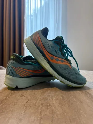Used Saucony Running Shoes bike — image 2 of 8