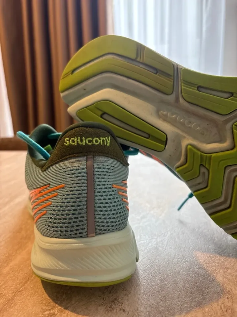 Used Saucony Running Shoes bike — image 4 of 8