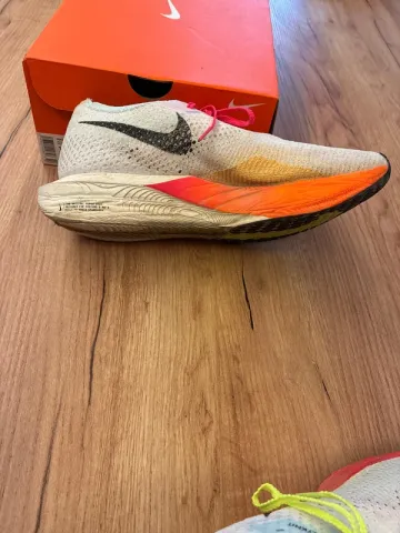 Used Nike ZOOMX Vaporfly NEXT% 3 bike — image 7 of 12