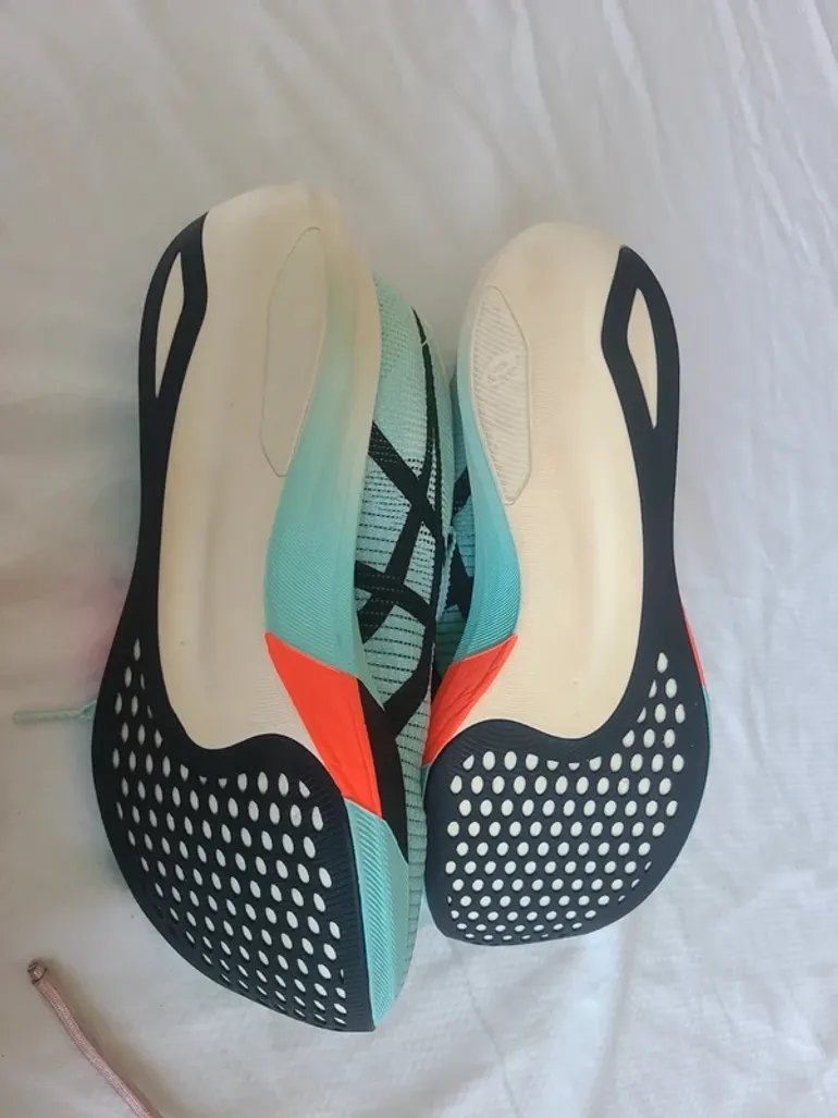 Used Asics Metaspeed Edge Paris bike — image 3 of 10