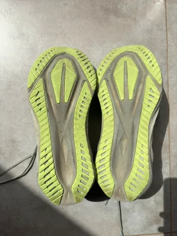 Used Asics Novablast 5 bike — image 3 of 3