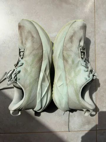 Used Asics Novablast 5 bike — image 1 of 3