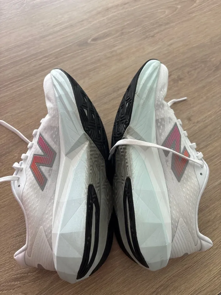 Gebrauchtes New Balance FuelCell Rebel bike — Bild 6 von 8