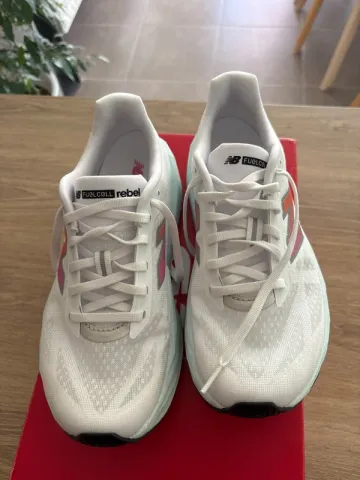 Gebrauchtes New Balance FuelCell Rebel bike — Bild 2 von 8