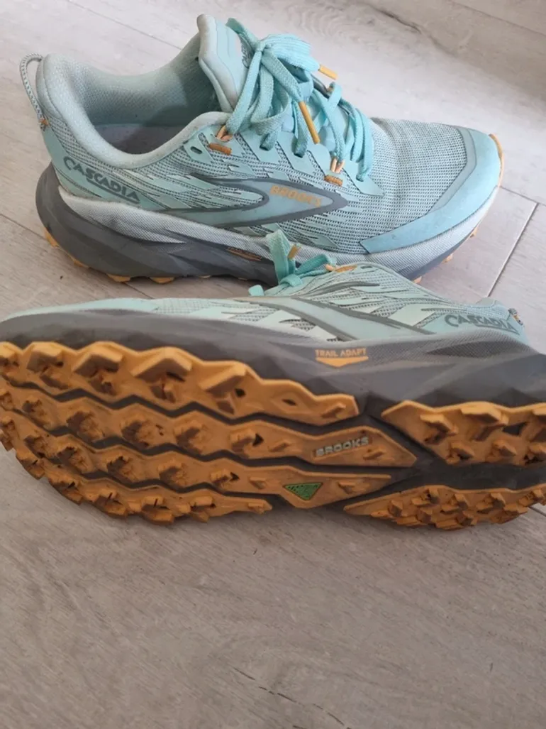 Used Brooks Cascadia 19 bike — image 2 of 3