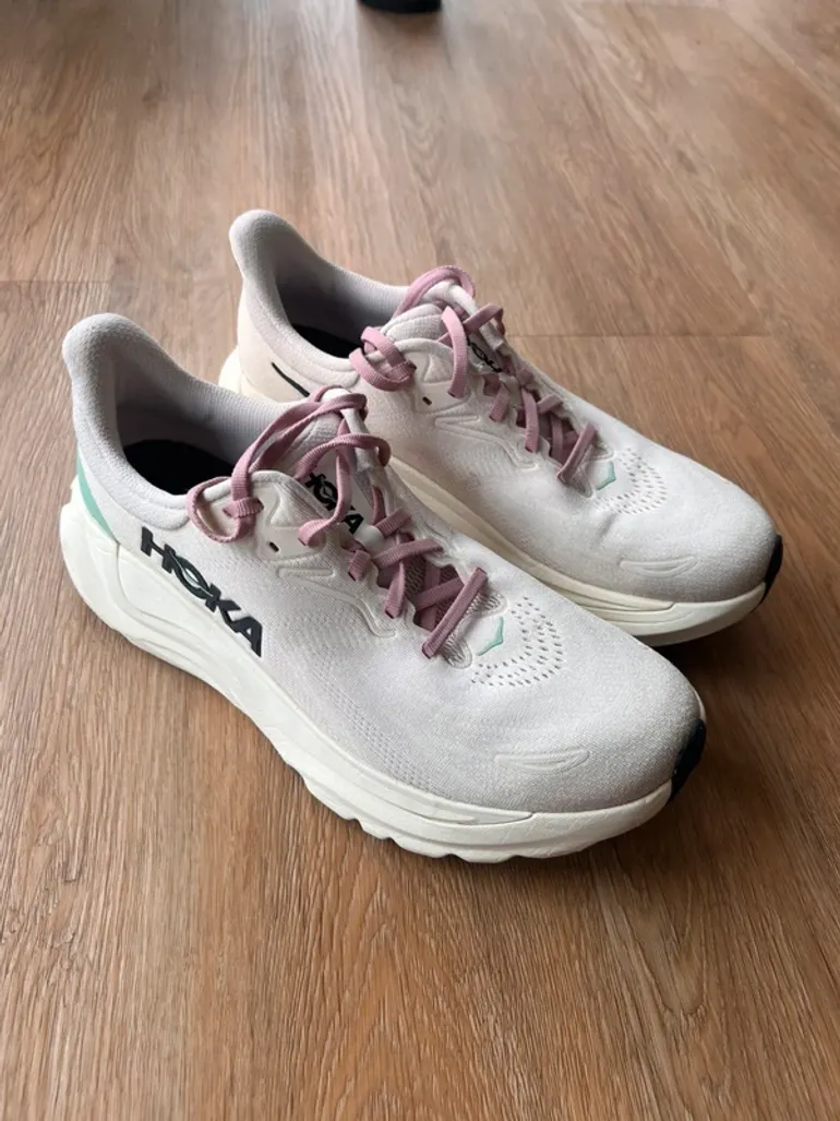 Used Hoka Arahi 8 bike — image 1 of 4