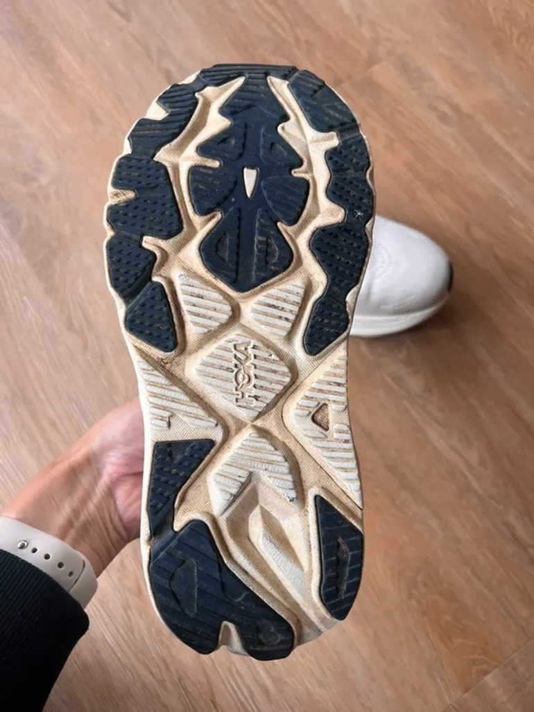 Used Hoka Arahi 8 bike — image 3 of 4