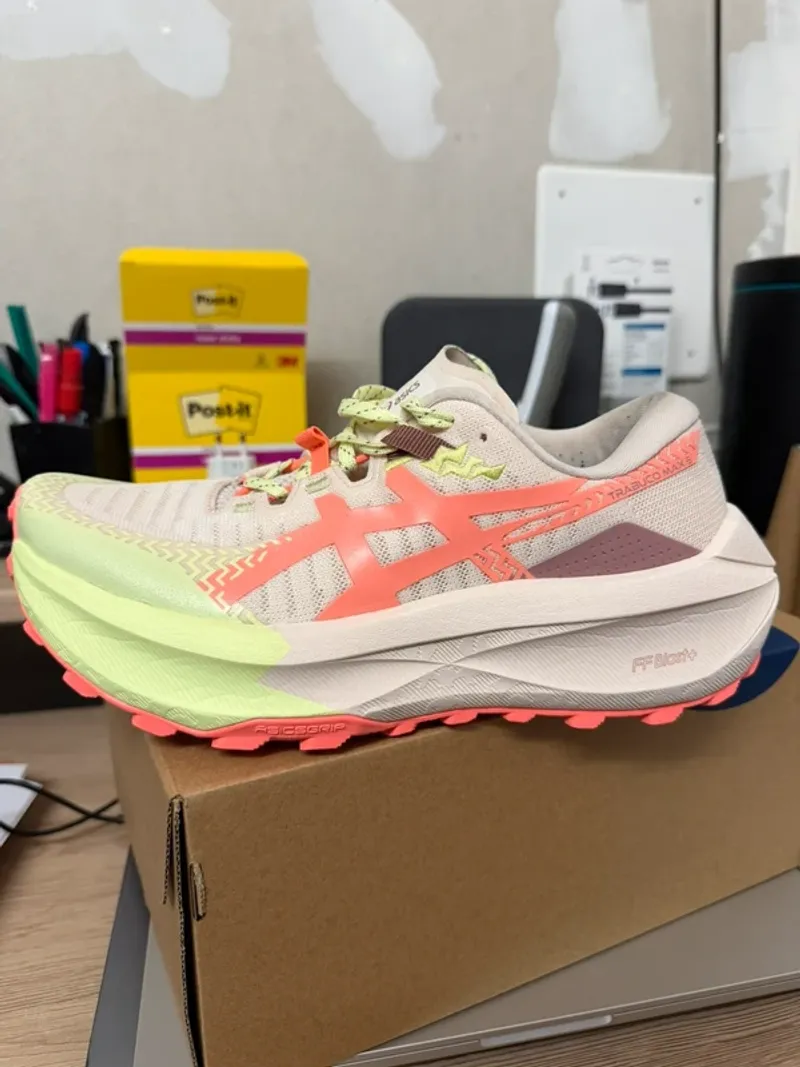 Used Asics Trabuco Max 5 Running Shoes