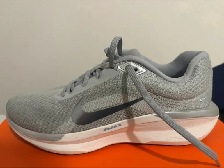 Used Nike Running Shoes bike — image 2 of 5