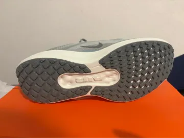 Used Nike Running Shoes bike — image 4 of 5