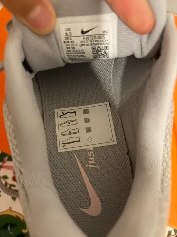 Used Nike Running Shoes bike — image 3 of 5