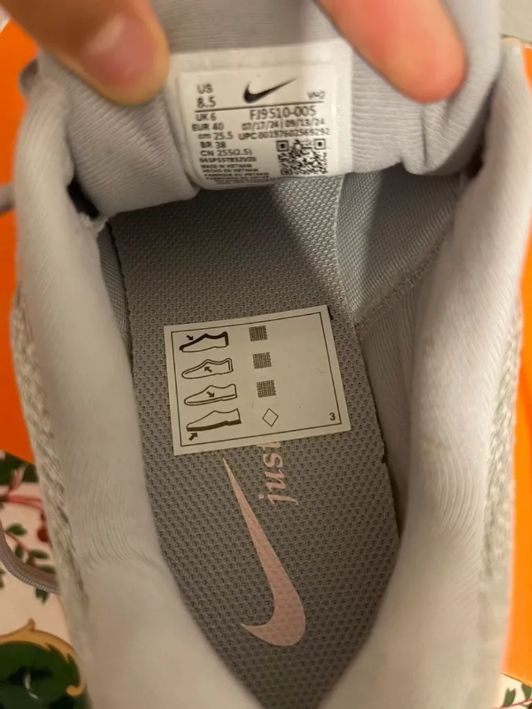 Used Nike Running Shoes bike — image 3 of 5