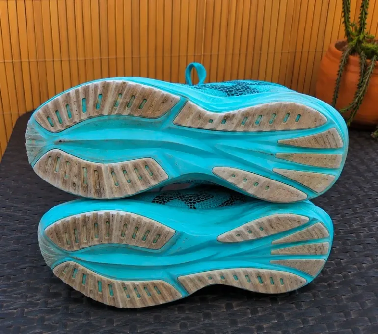 Asics Novablast 5 bike d'occasion — image 7 sur 8