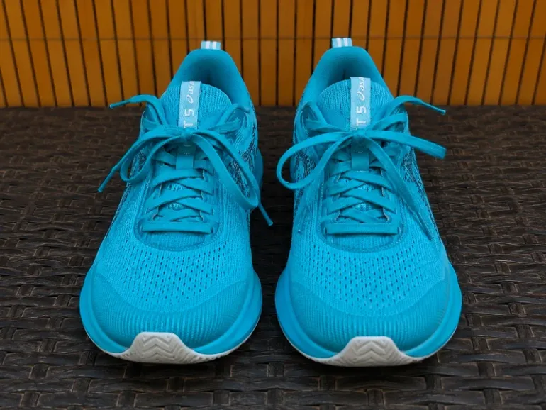 Asics Novablast 5 bike d'occasion — image 8 sur 8