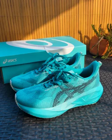 Asics Novablast 5 bike d'occasion — image 1 sur 8