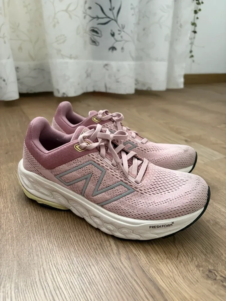 Used New Balance 860 V14 bike — image 2 of 7