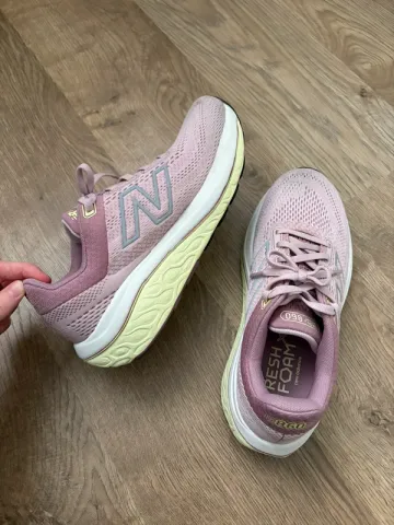 Used New Balance 860 V14 bike — image 3 of 7
