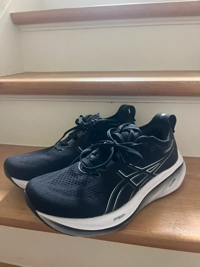 Asics Gel Nimbus 26 Running Shoes usato