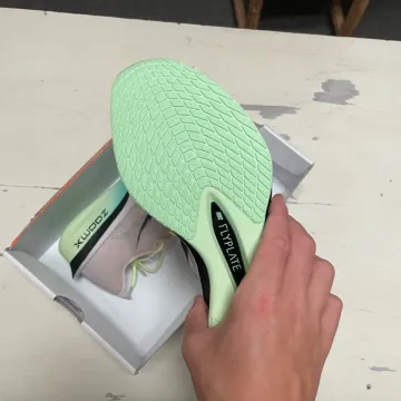 Used 100% ZoomX Vaporfly Next% 4 bike — image 5 of 8