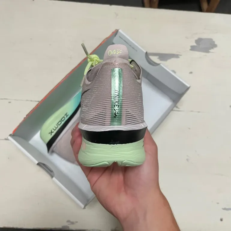 Used 100% ZoomX Vaporfly Next% 4 bike — image 4 of 8