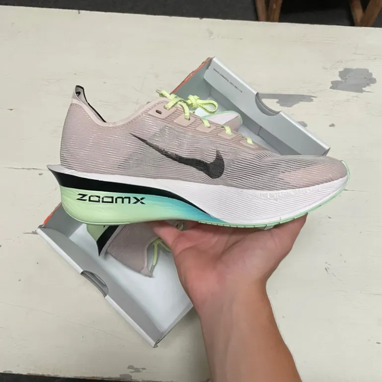 Used 100% ZoomX Vaporfly Next% 4 bike — image 3 of 8