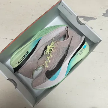 Used 100% ZoomX Vaporfly Next% 4 bike — image 7 of 8