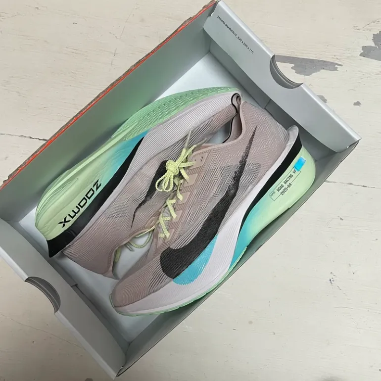 Used 100% ZoomX Vaporfly Next% 4 bike — image 7 of 8