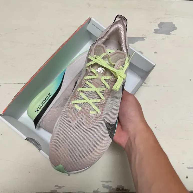 Used 100% ZoomX Vaporfly Next% 4 bike — image 2 of 8