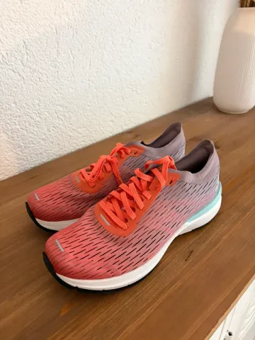 Used Salomon Running Shoes bike — image 3 of 8