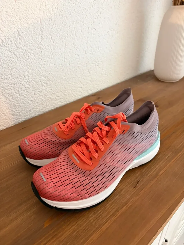 Used Salomon Running Shoes bike — image 3 of 8