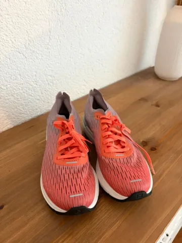 Used Salomon Running Shoes bike — image 2 of 8