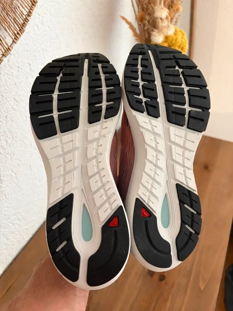 Used Salomon Running Shoes bike — image 5 of 8