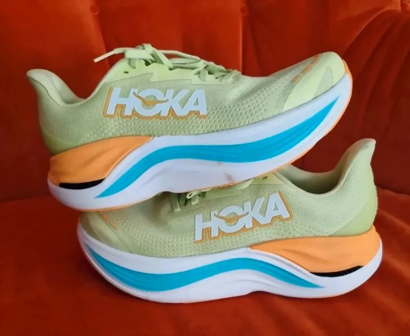 Käytetty Orange Hoka Baskets Running Shoes