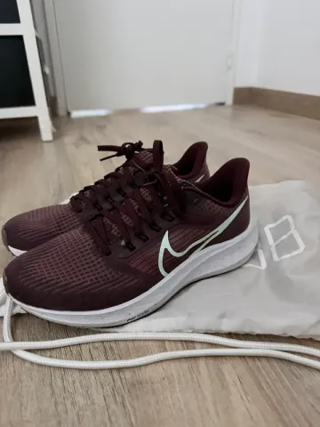 Brugt Nike Running Shoes bike — billede 1 af 5