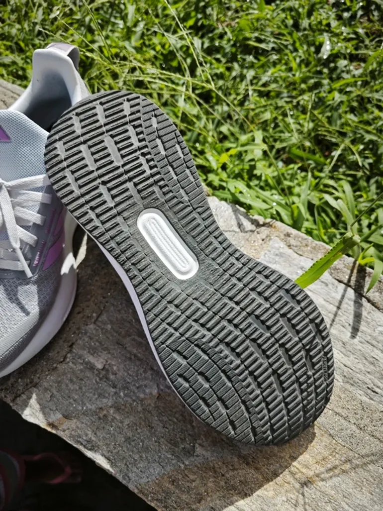 Used Nike Running Shoes bike — image 2 of 3