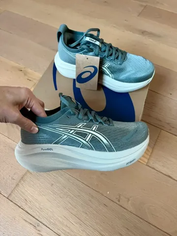 Used Asics Gel Nimbus 27 bike — image 1 of 9