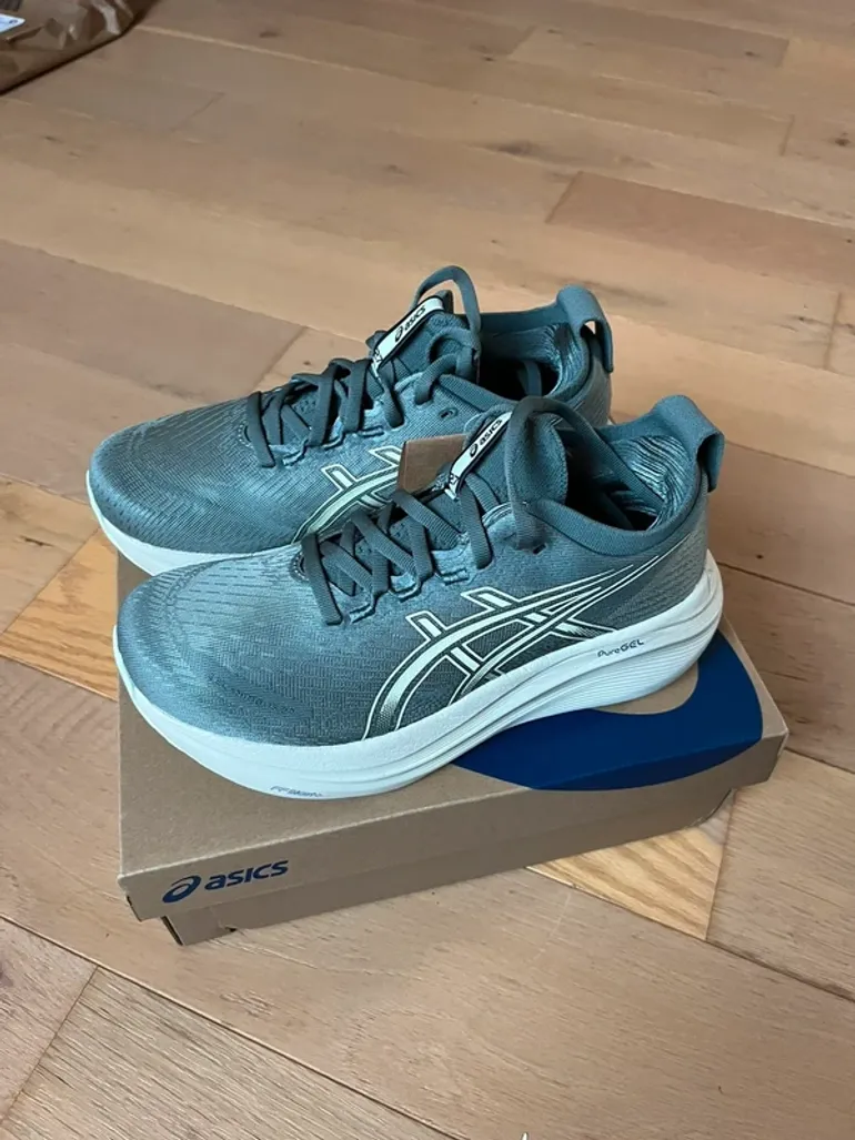 Used Asics Gel Nimbus 27 bike — image 4 of 9