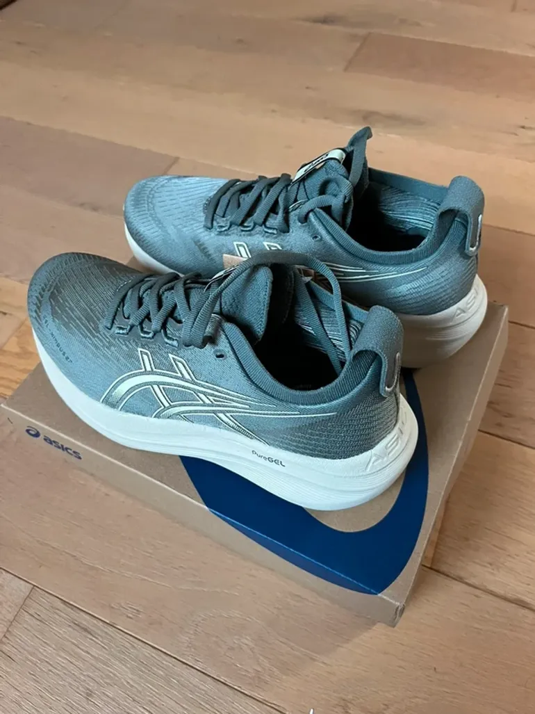 Used Asics Gel Nimbus 27 bike — image 8 of 9