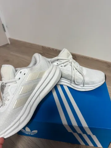 Adidas Chaussure de sport bike d'occasion — image 2 sur 5