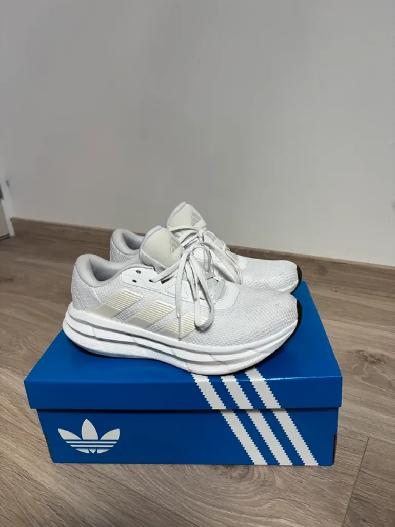 Adidas Chaussure de sport bike d'occasion — image 1 sur 5