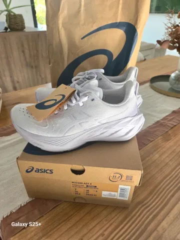 Brugt Asics Novablast 4 bike — billede 1 af 6